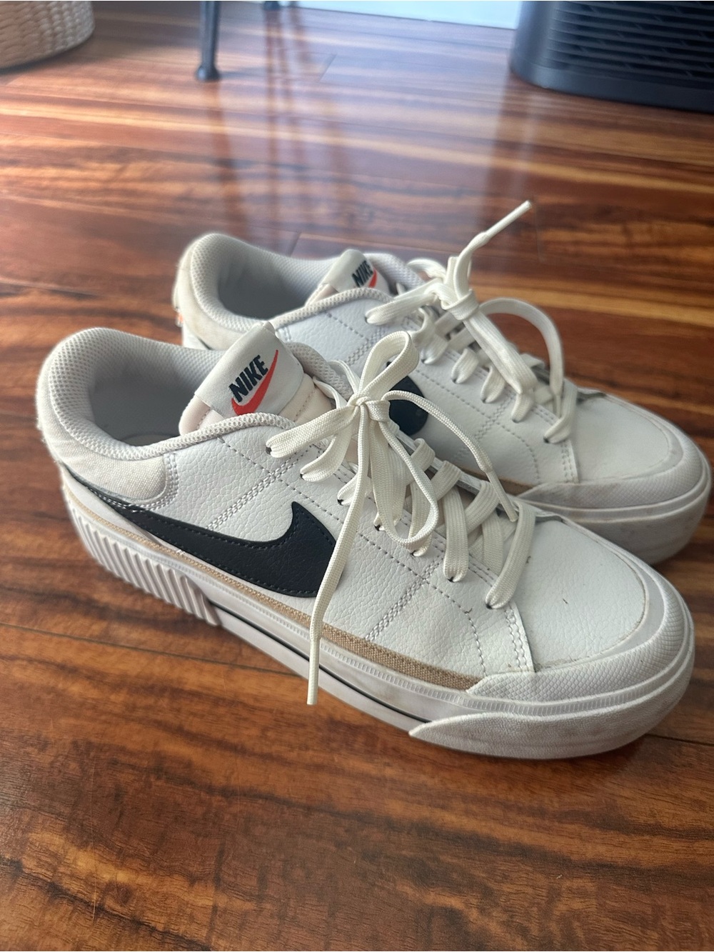 Nike women’s court legacy lift